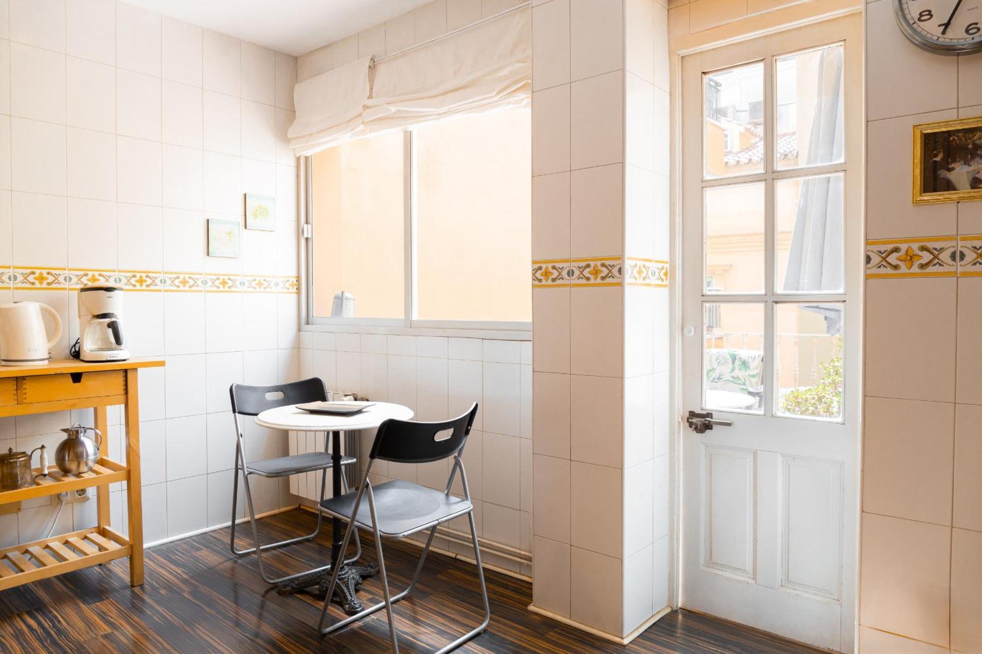 C92 - Rustic Two Bedrooms Apartment With Terrace มาลากา ภายนอก รูปภาพ